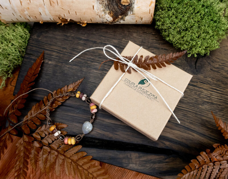 biżuteria z kamieni naturalnych ozdobne pudełko prezentowe eko
