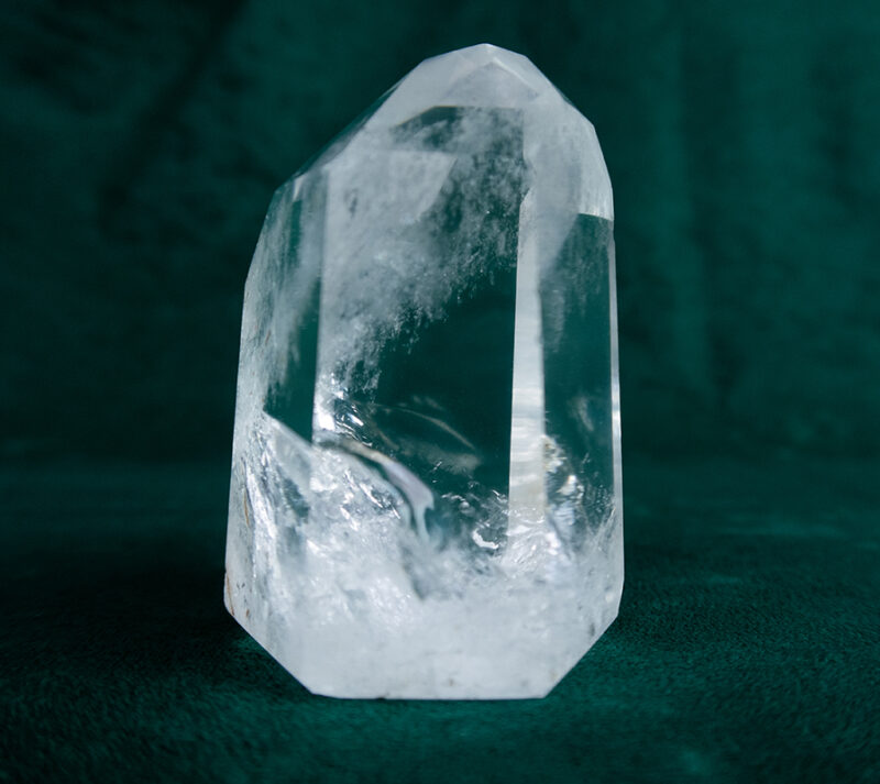 przejrzysty-kryształ-moc-kamieni