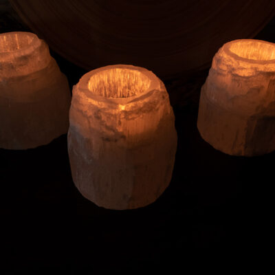 Kamienny świecznik z selenitu lodowa góra