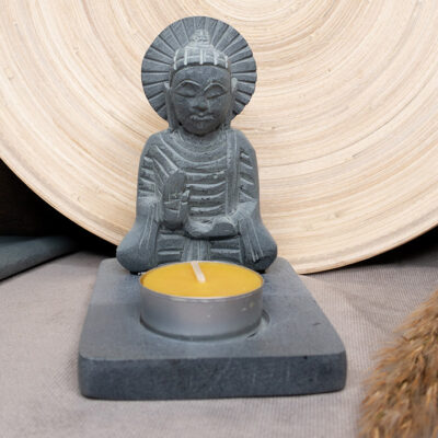 Rzeźbiony kamienny świecznik Buddha