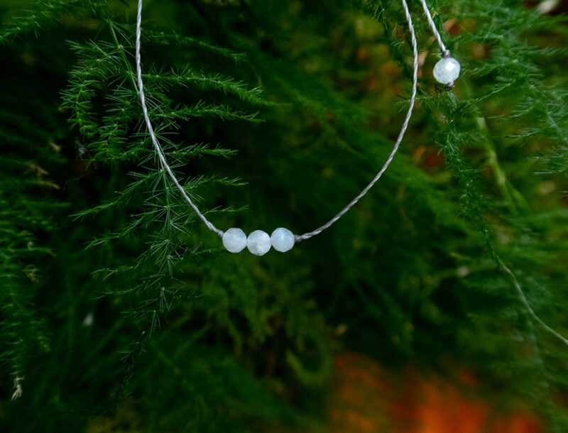 minimalistyczna-bransoletka-kamień-księżycowy