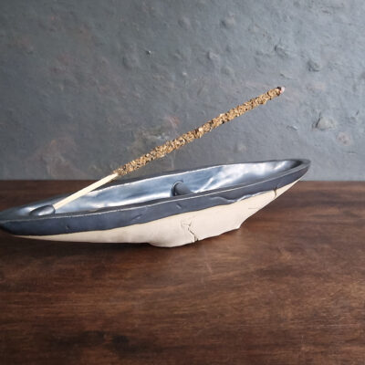 Głęboka ceramiczna podstawka pod kadzidło grafitowa 14 gratiftowo-kremowa-podstawka-pod-kadzidło