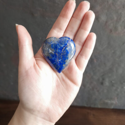 naturalny-kamień-lapis-lazuli-szlifowany