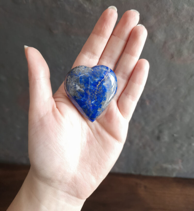 naturalny-kamień-lapis-lazuli-szlifowany