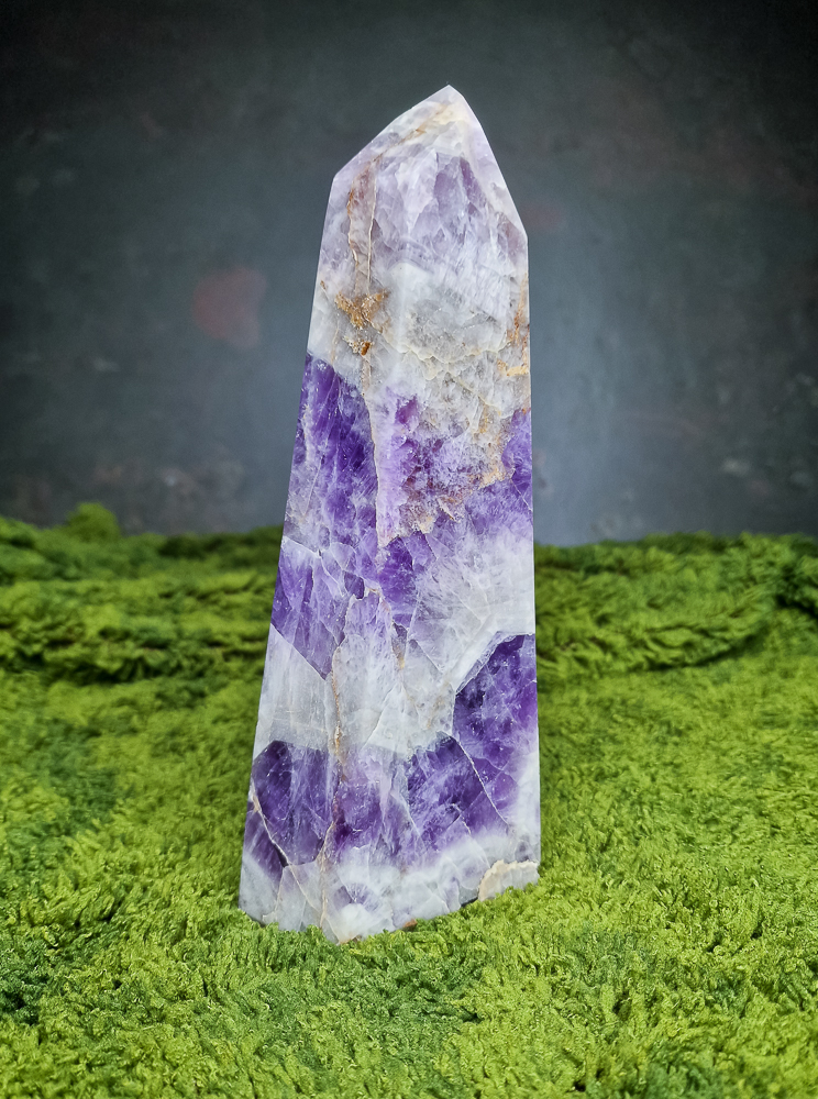 Ametyst Chevron obelisk kolekcjonerski z Brazylii 1808g | Siła skupienia i ochrona 1 Ametyst Chevron obelisk kolekcjonerski z Brazylii