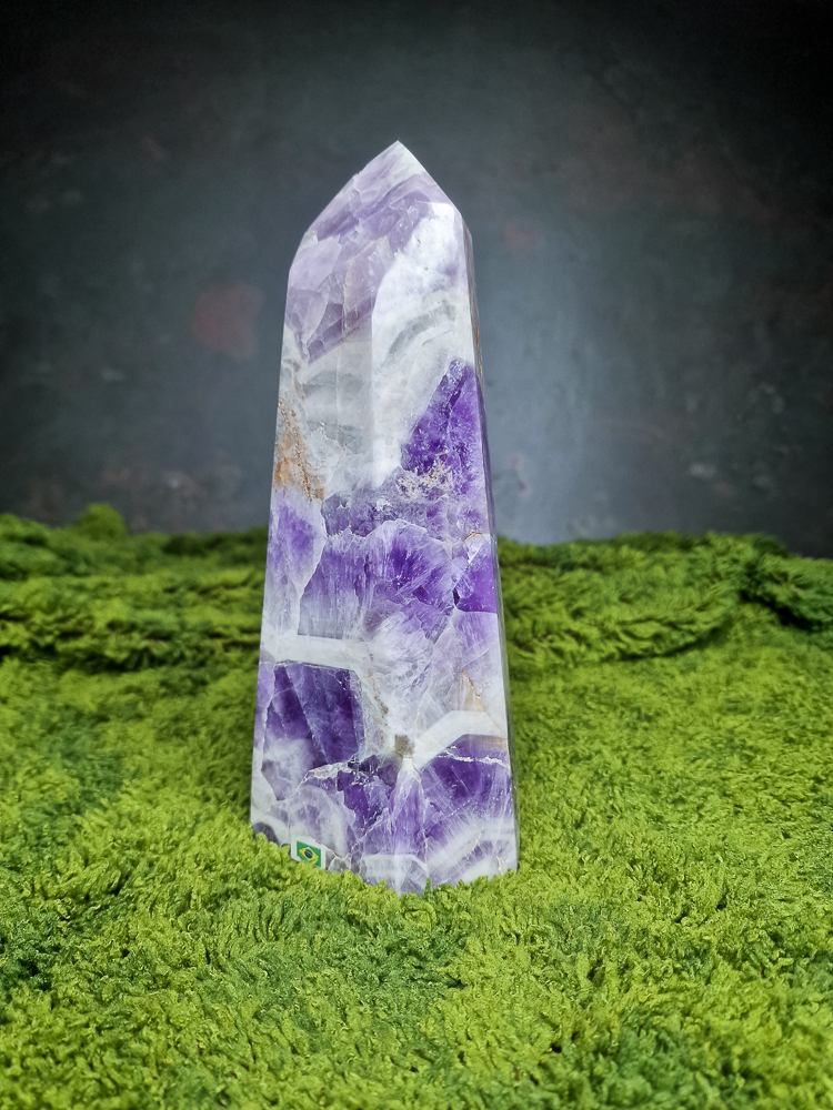 Ametyst Chevron obelisk kolekcjonerski z Brazylii 1808g | Siła skupienia i ochrona 5 ametyst-kryształ-kolekcjonerski