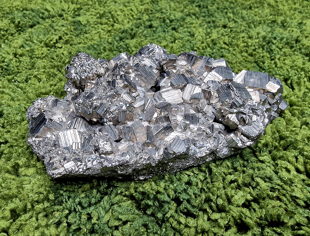 Piryt naturalny klaster 597g | Obfitość, ochrona i siła działania 3 Piryt naturalny klaster 597g | Obfitość, ochrona i siła działania - obrazek 3