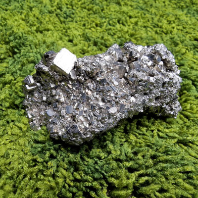 piryt-naturalny-kryształ