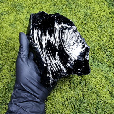 surowy-obsydian-czarny-szkło-wulkaniczne