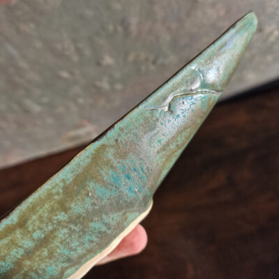 Głęboka ceramiczna podstawka pod kadzidło zielona patyna
